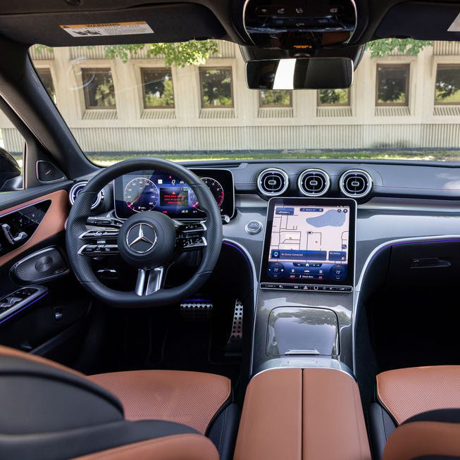 interer-mercedes-c300-panel-priborov-dubai-rental