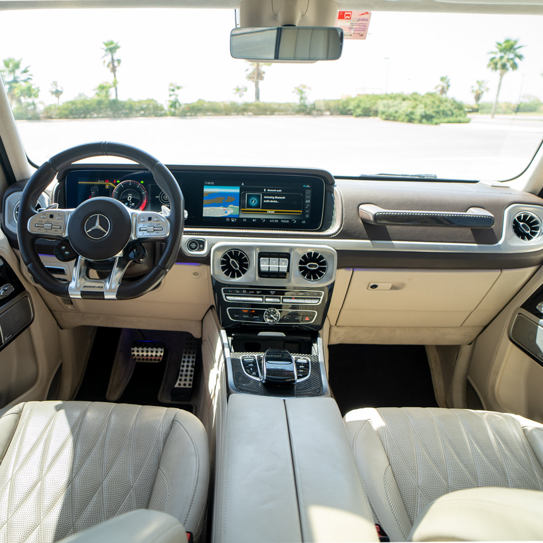 interer-mercedes-g63-panel-priborov-dubai-rental
