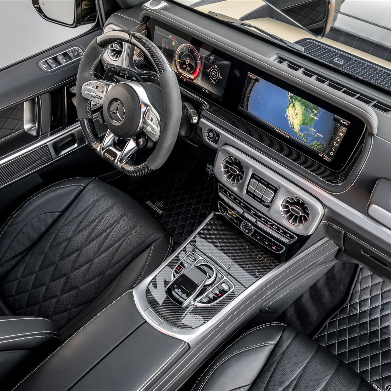 interer-mercedes-g800-brabus-panel-priborov-dubai-rental