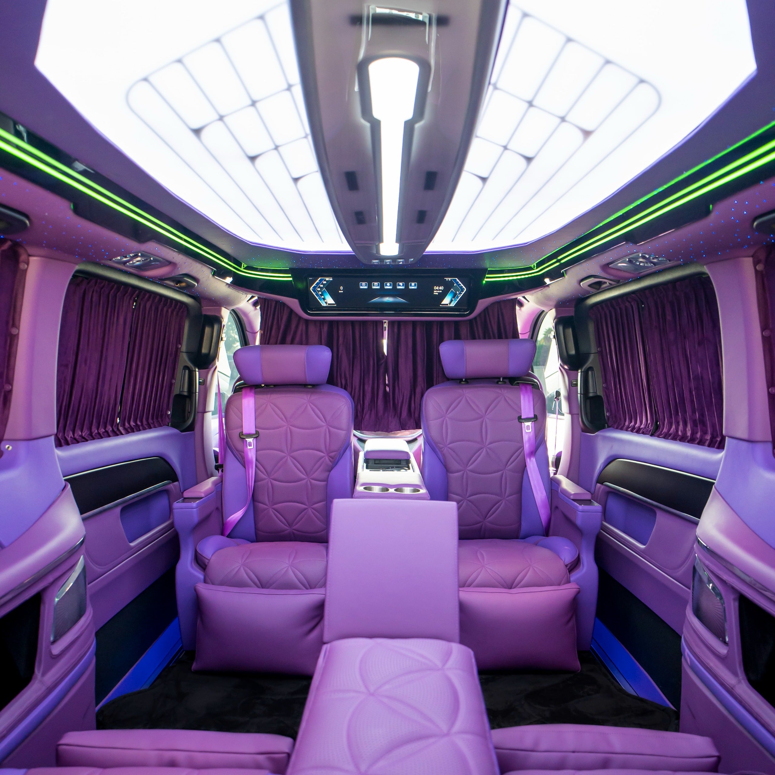 interer-mercedes-maybach-lavender-komfort-dubai-rental