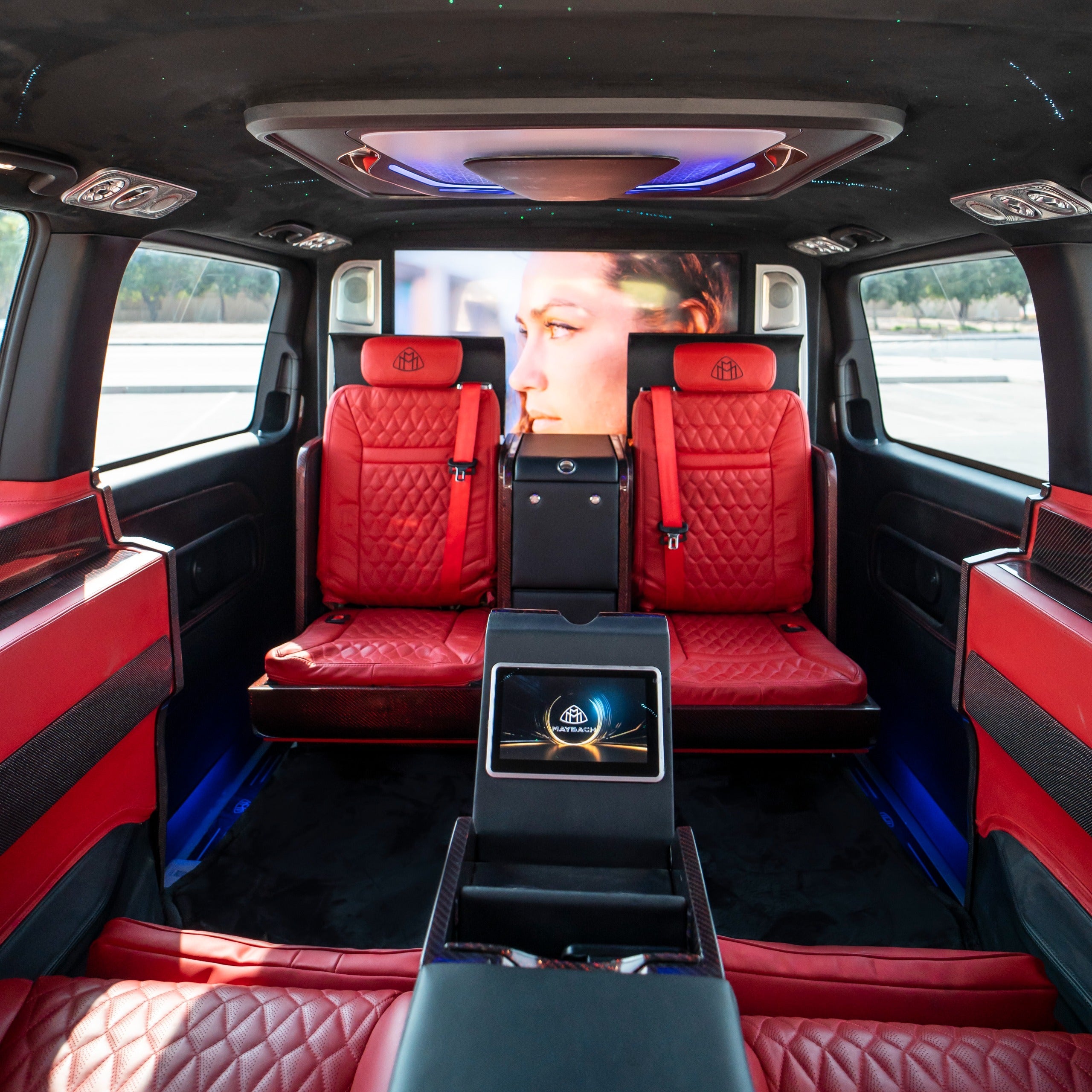 interer-mercedes-maybach-red-komfort-dubai-rental