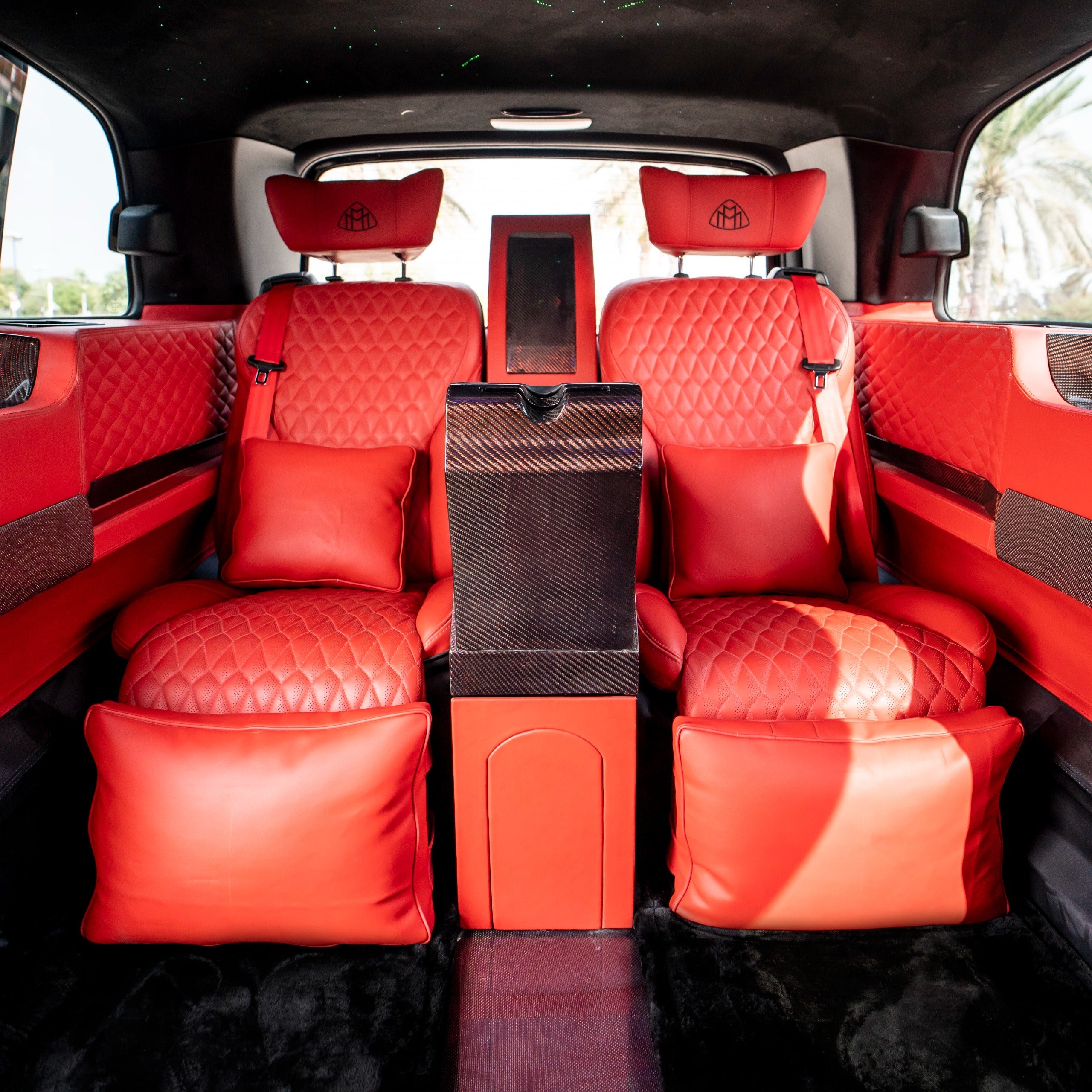 interer-mercedes-maybach-red-sidenya-dubai-rental