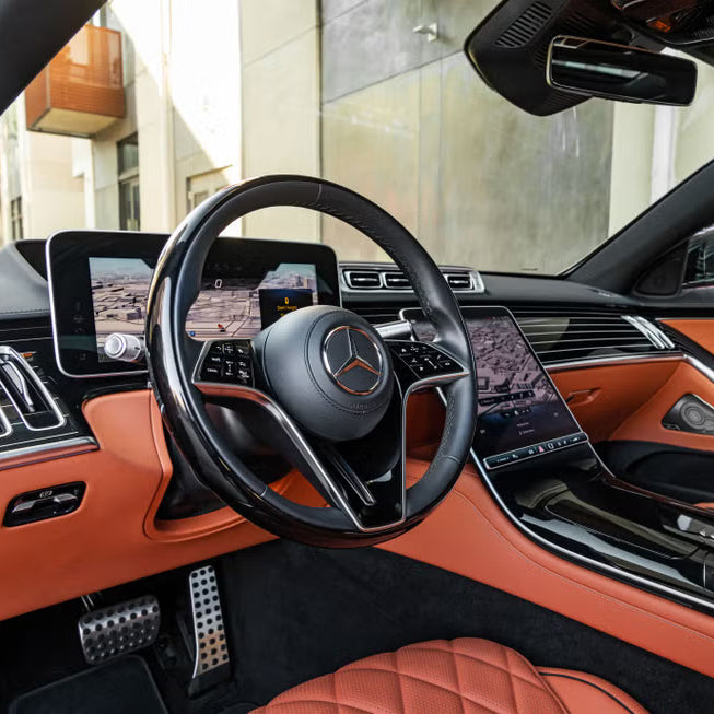 interer-mercedes-s500-panel-priborov-dubai-rental