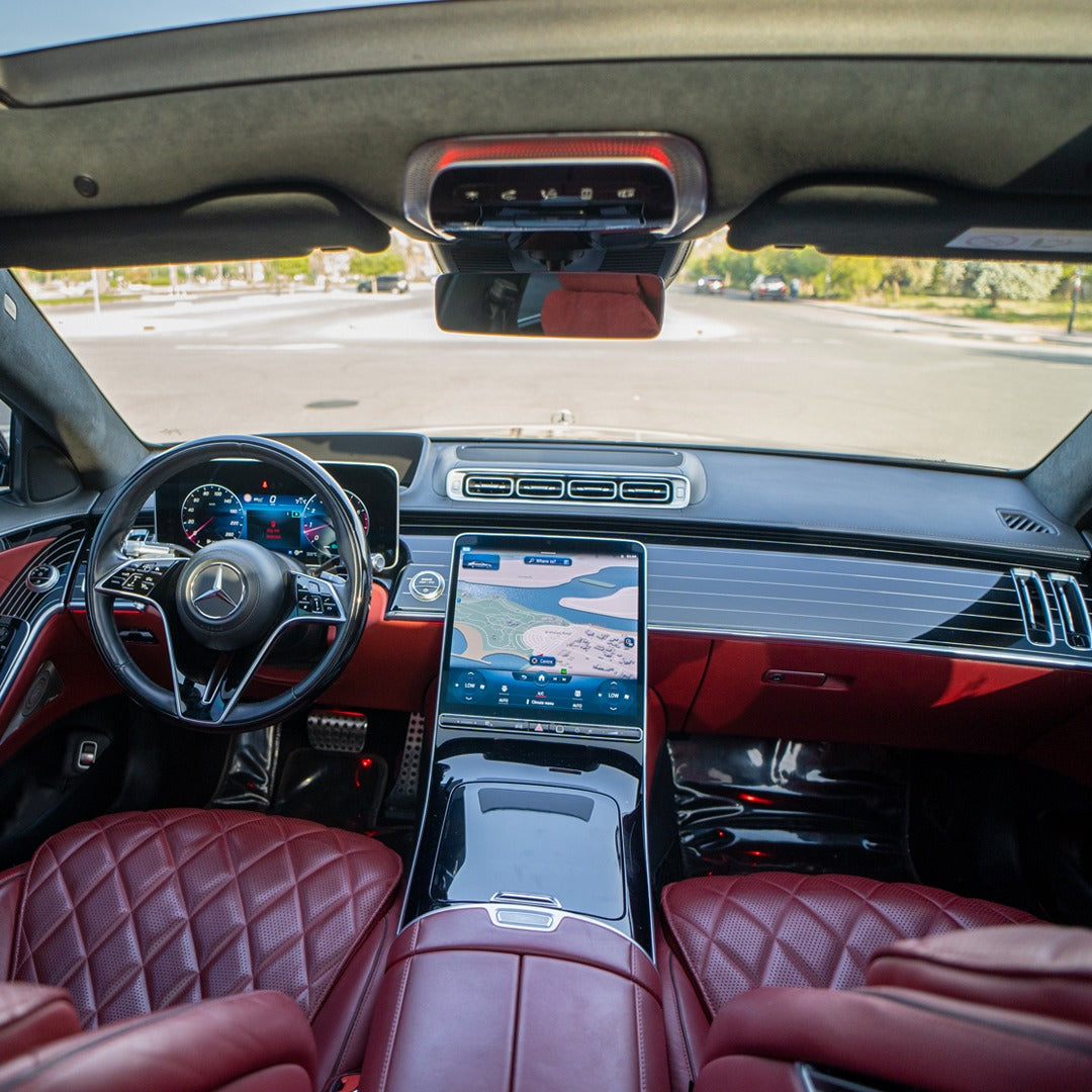 interer-mercedes-s580-panel-upravleniya-dubai-rental