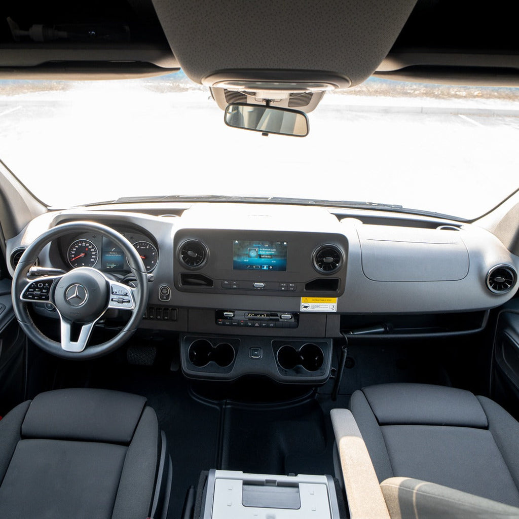 interer-mercedes-sprinter-opulent-panel-priborov-dubai-rental