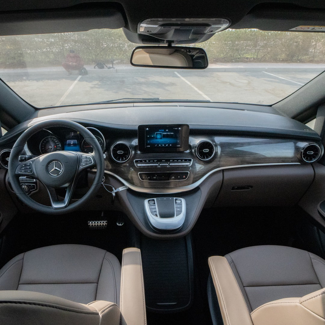 interer-mercedes-v250-panel-priborov-dubai-rental