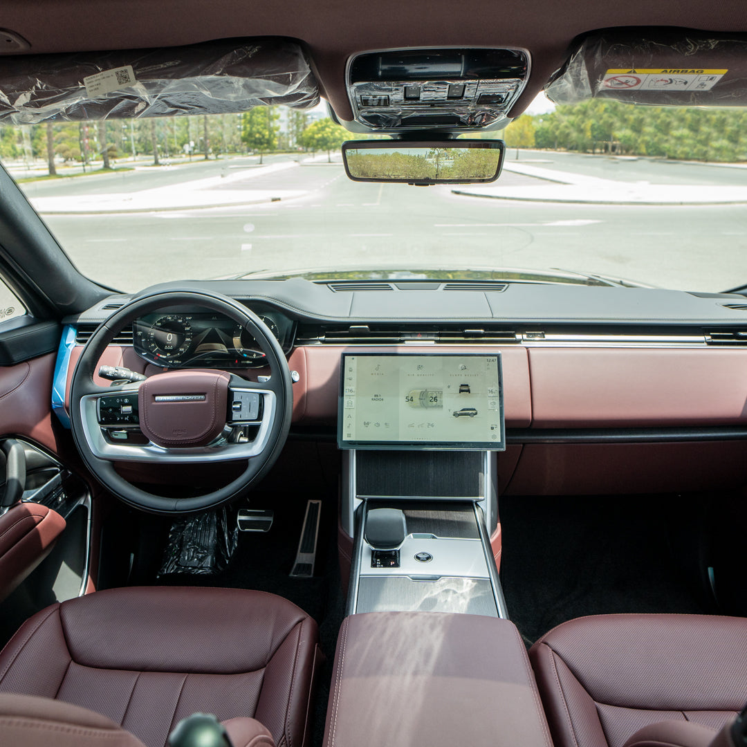 interer-range-rover-vogue-panel-priborov-dubai-rental