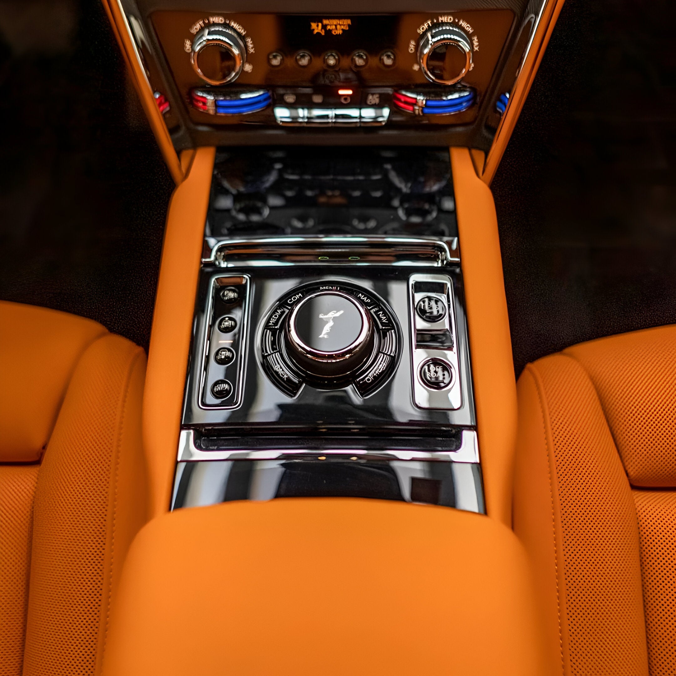 interer-rolls-royce-cullinan-luxury-salon-dubai-rental