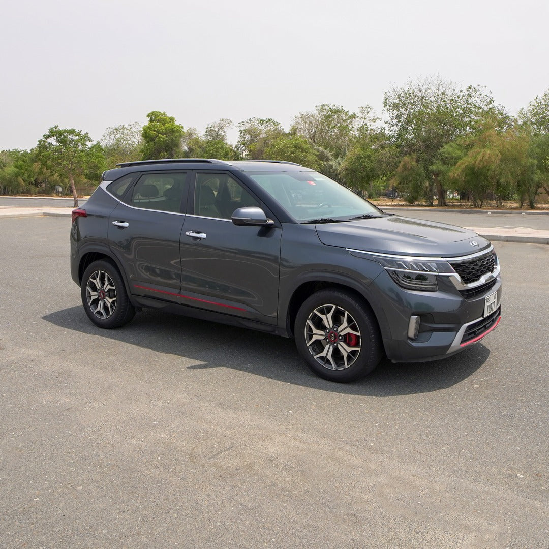 kia-seltos-na-ulitsah-dubaya-rental