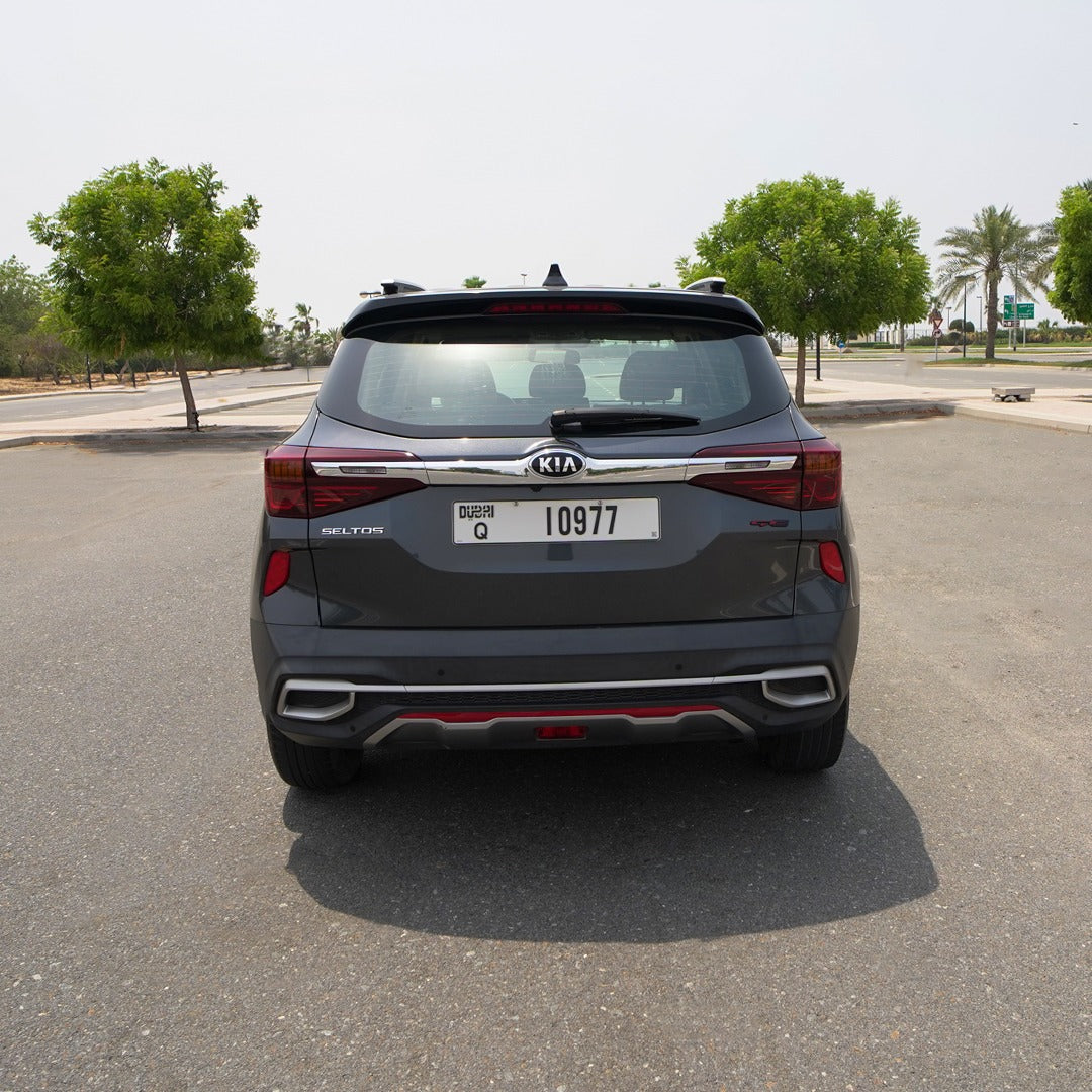 kia-seltos-zadniy-vid-dubai-rental