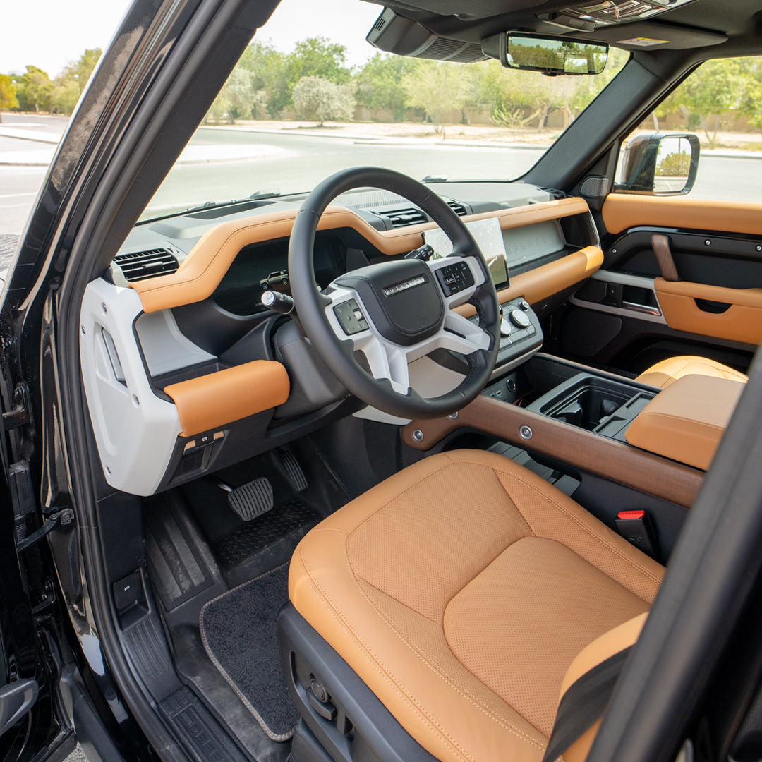 land-rover-defender-rulevoe-upravlenie-dubai-rental