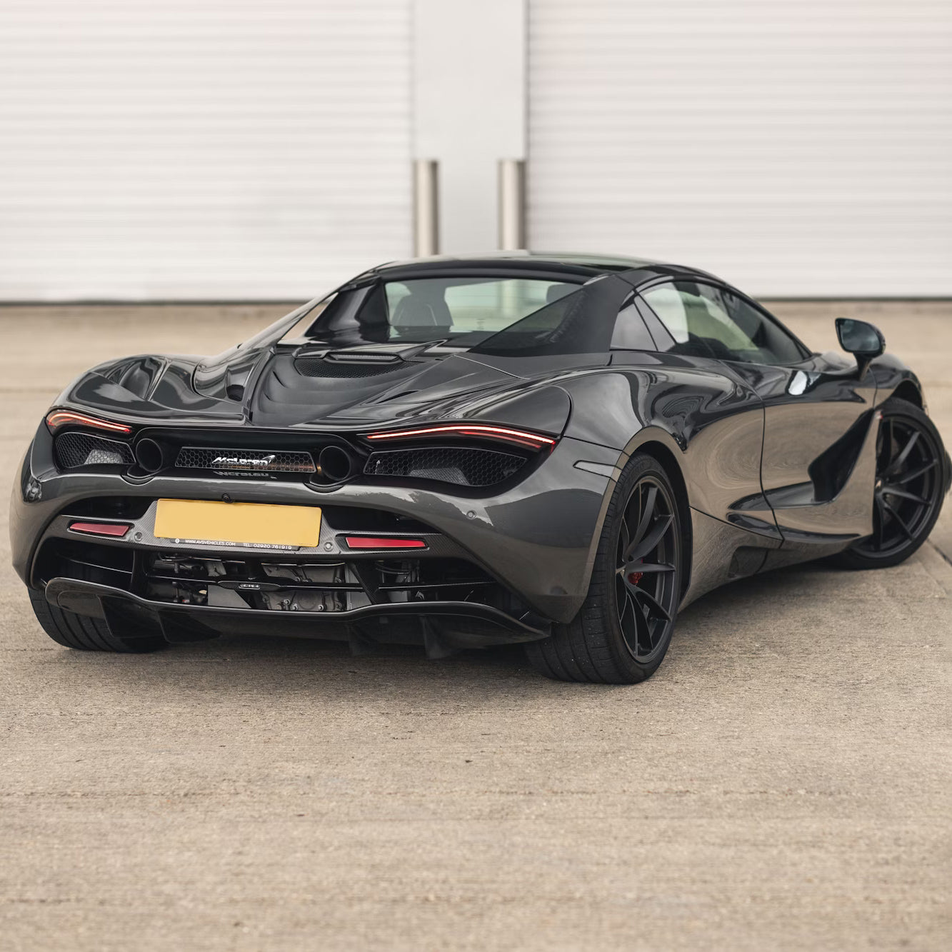 mclaren-720s-zadniy-vid-dubai-rental