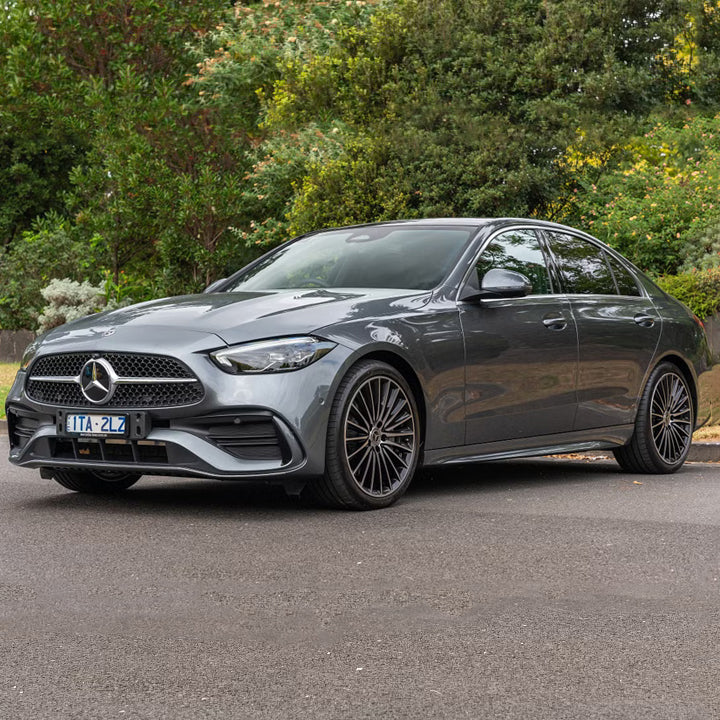 mercedes-c200-na-dorogah-dubaya-rental