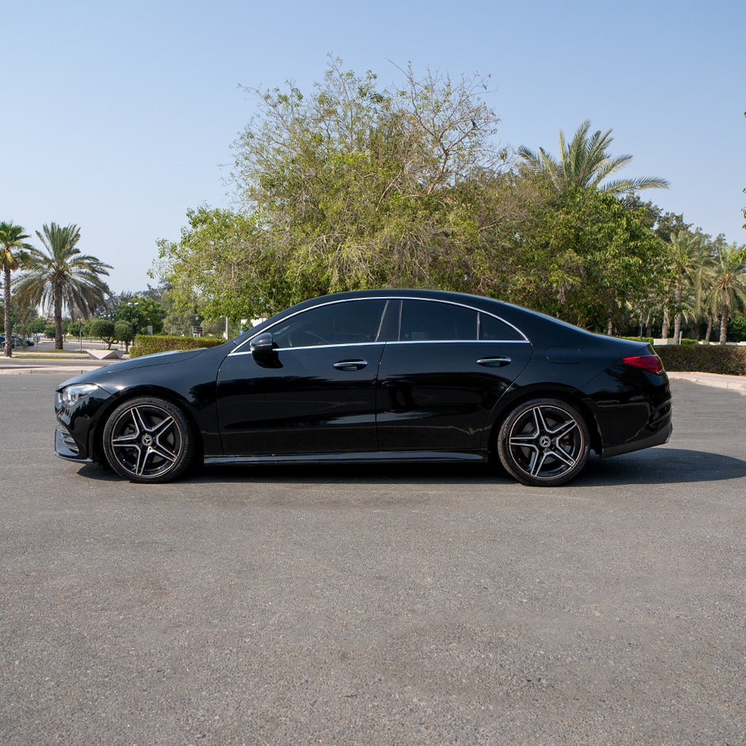 mercedes-cla250-bokovoy-vid-dubai-rental
