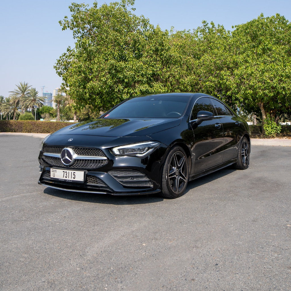 mercedes-cla250-na-ulicah-dubai-rental