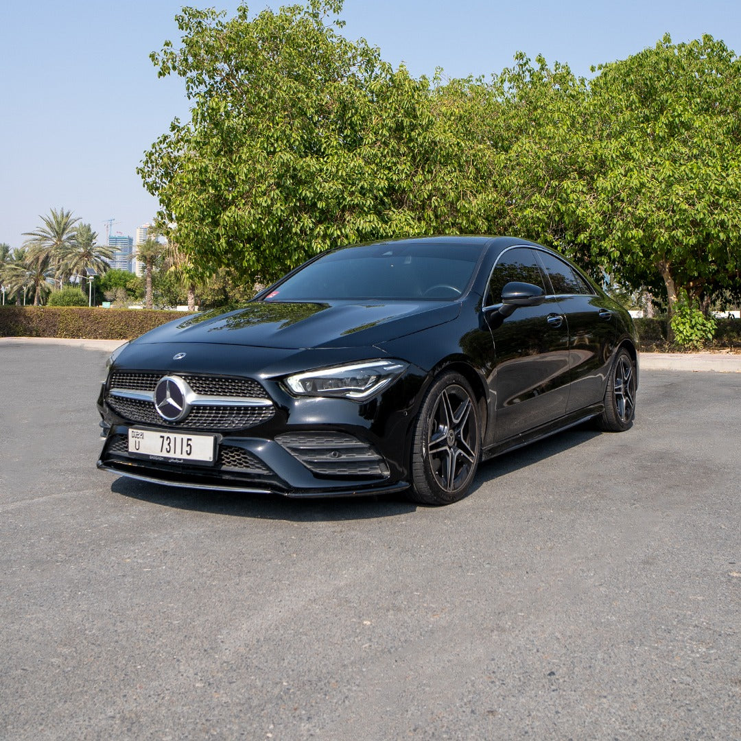 mercedes-cla250-na-ulicah-dubai-rental