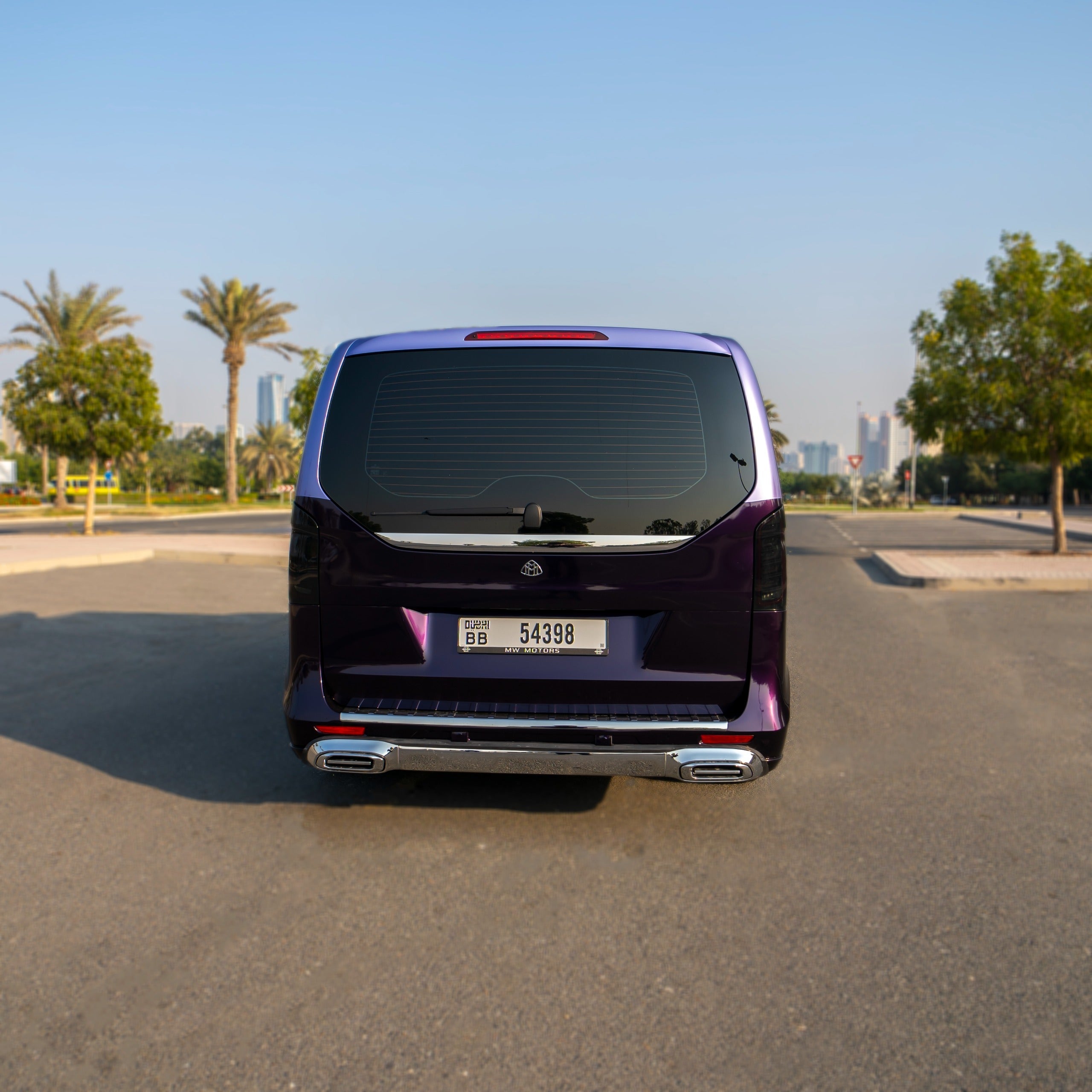 mercedes-maybach-lavender-zadniy-vid-dubai-rental