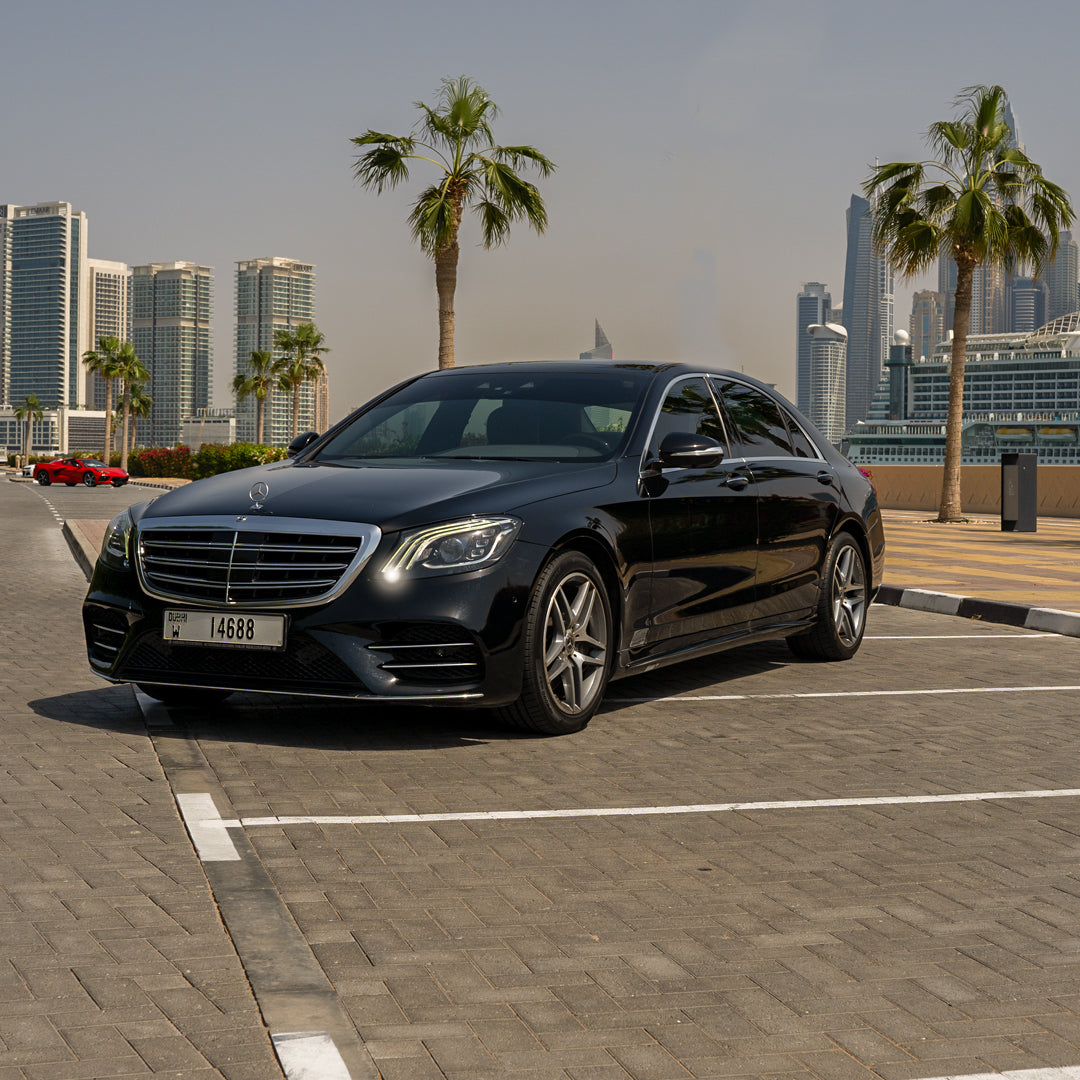 mercedes-s450-na-dorogah-dubaya-rental