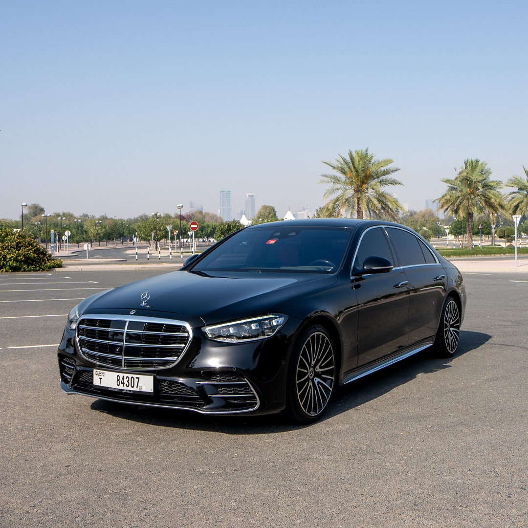 mercedes-s580-na-dorogah-dubai-rental