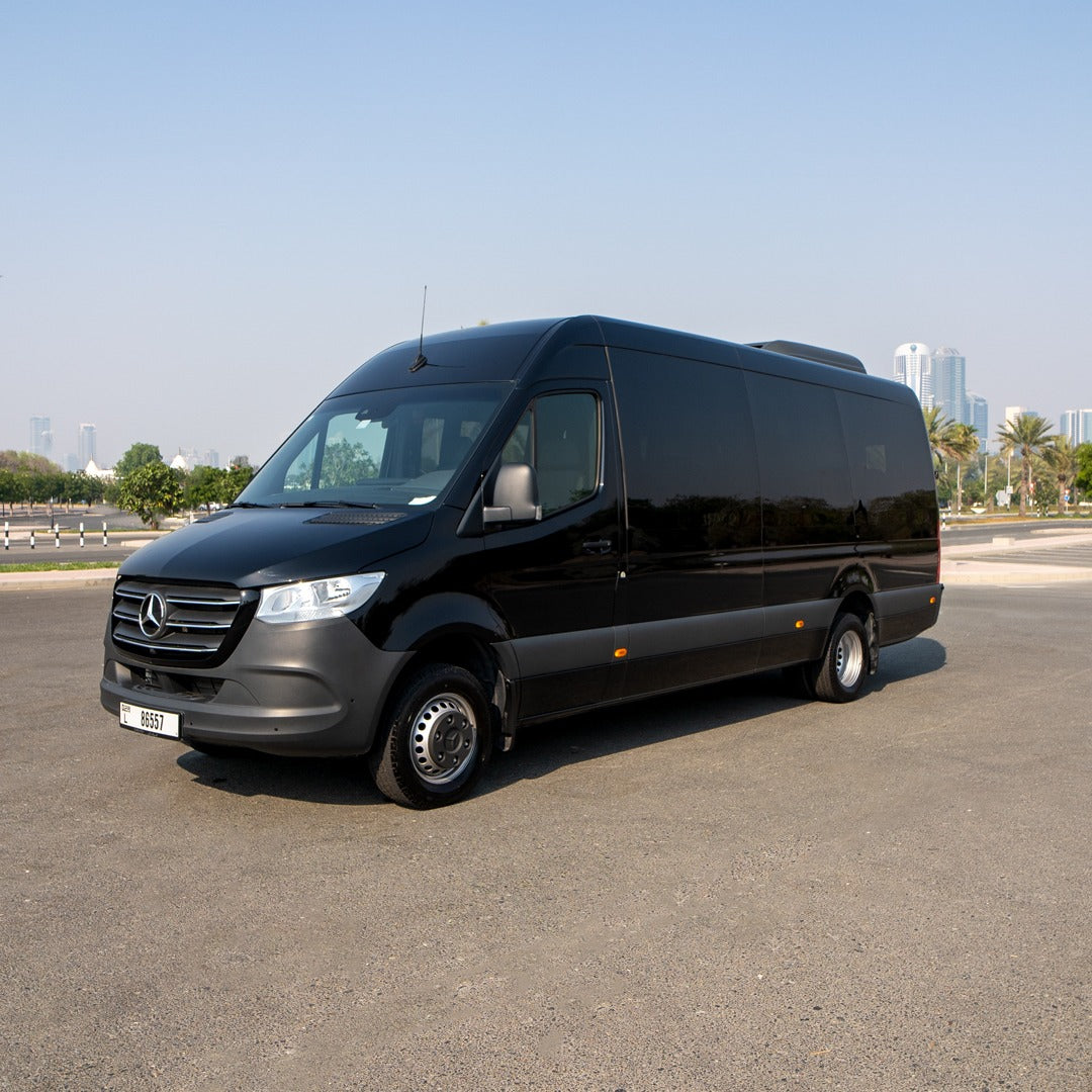 mercedes-sprinter-opulent-na-ulitsah-dubaya-rental