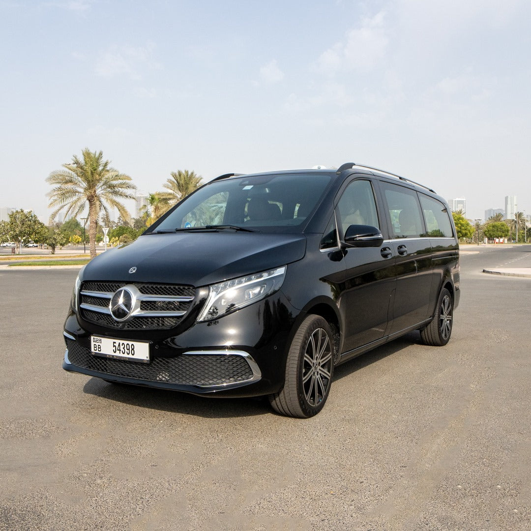 mercedes-v250-na-doroge-dubai-rental