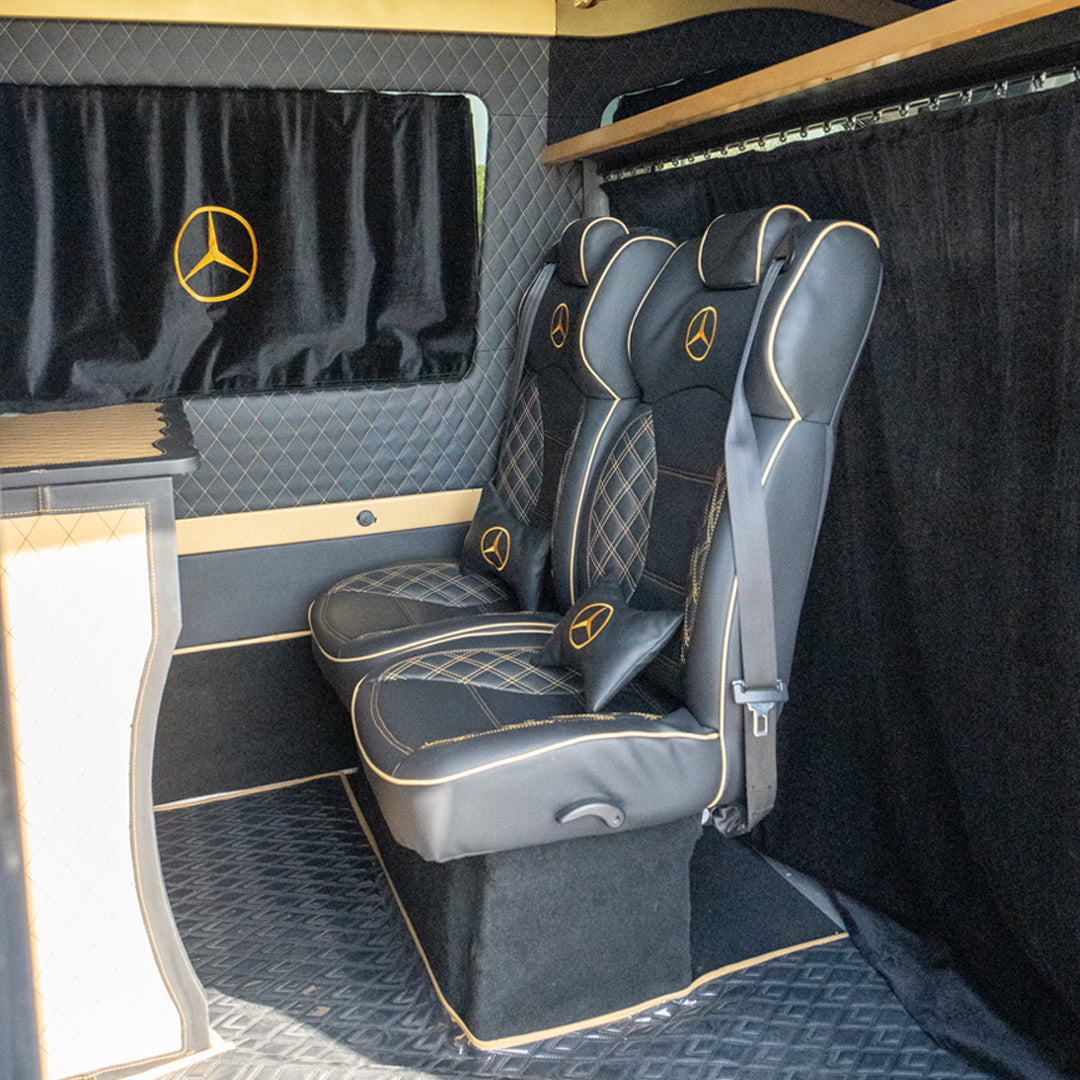 premium-mercedes-sprinter-tv-i-stoliki-dubai-rental