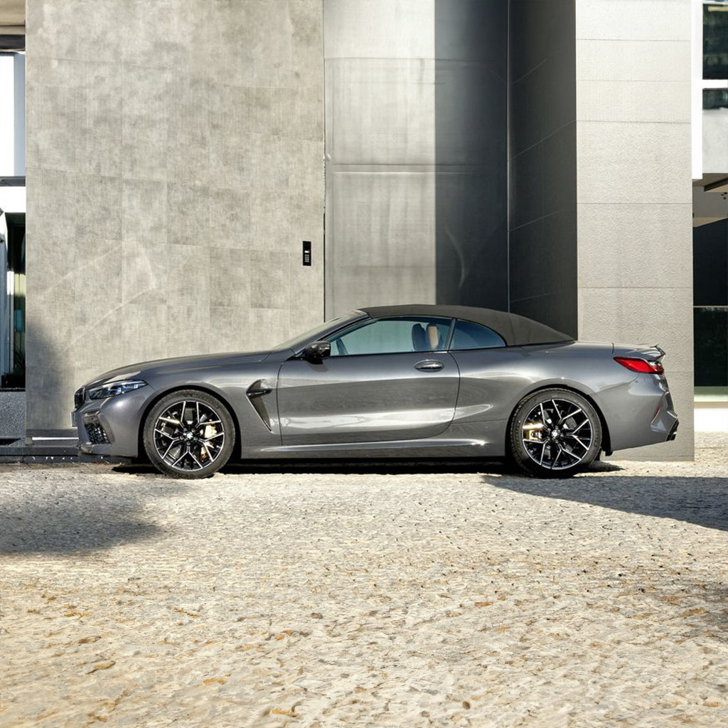 prokat-bmw-m8-convertible-bokovoy-vid-dubai-rental