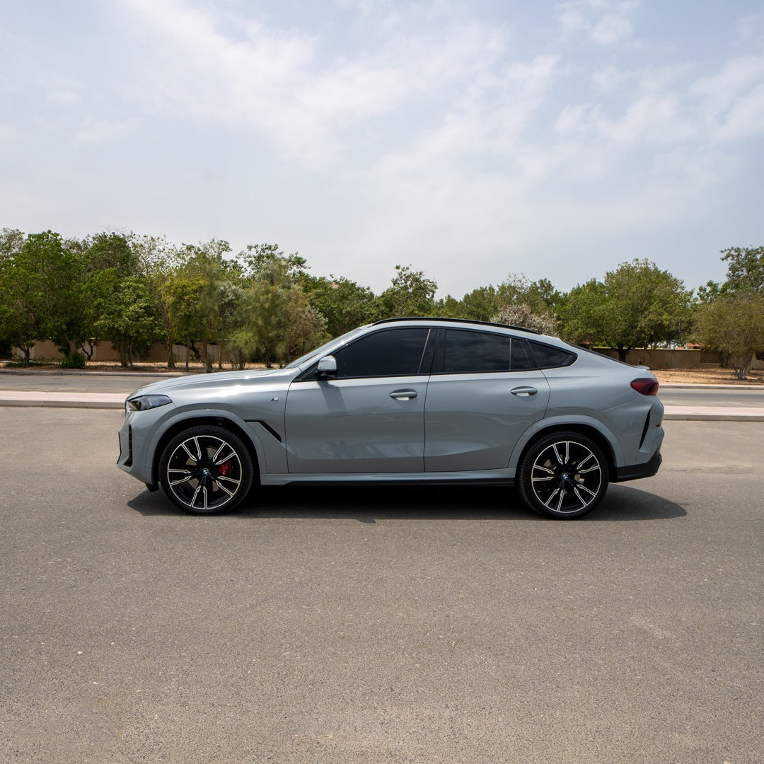 prokat-bmw-x6-bokovoy-vid-dubai-rental