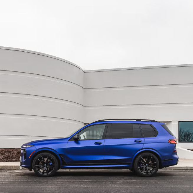 prokat-bmw-x7m60i-bokovoy-vid-dubai-rental