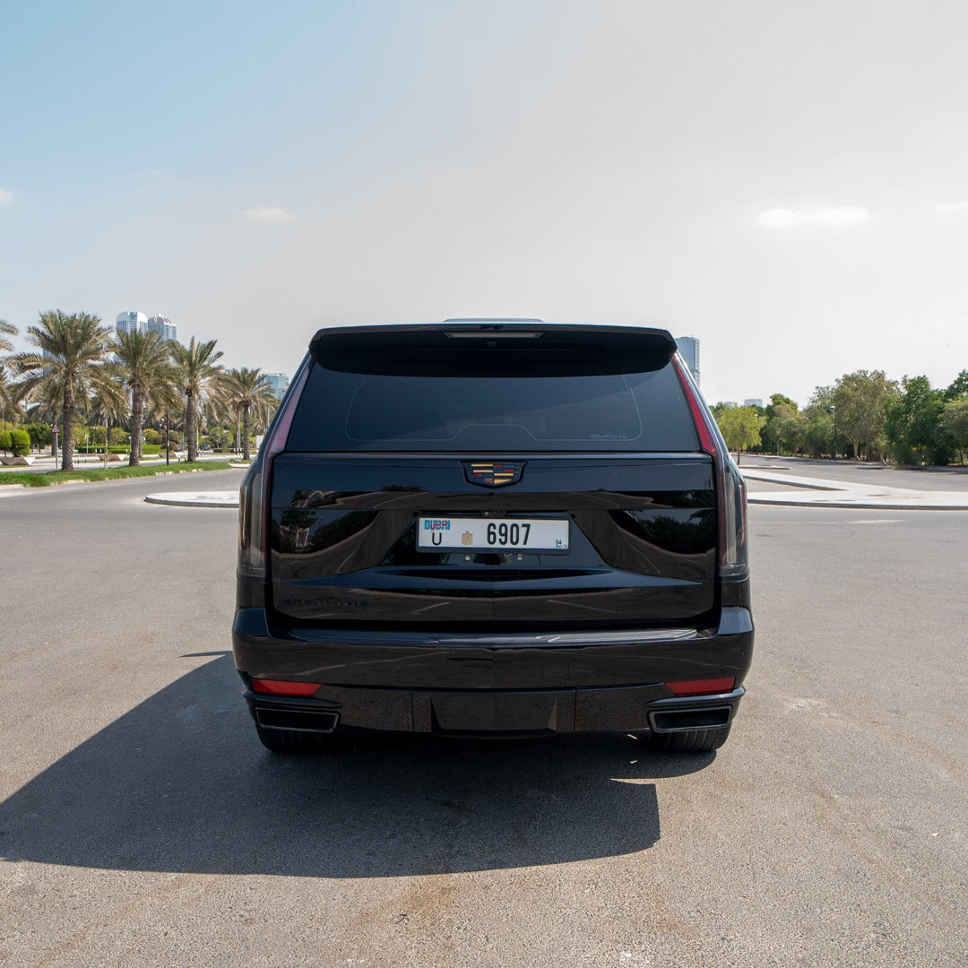 prokat-cadillac-escalade-zadniy-vid-dubai-rental