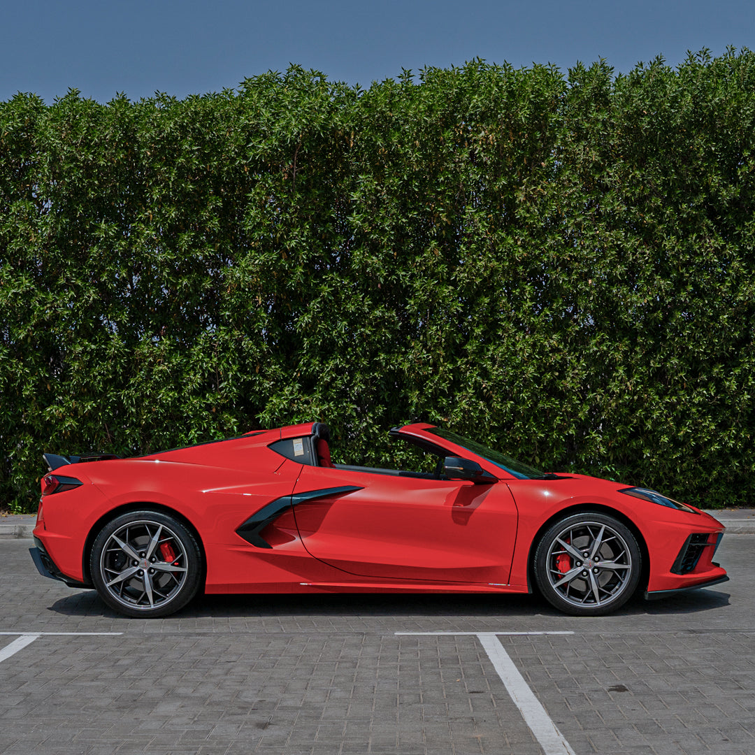 prokat-chevrolet-corvette-bokovoy-vid-dubai-rental