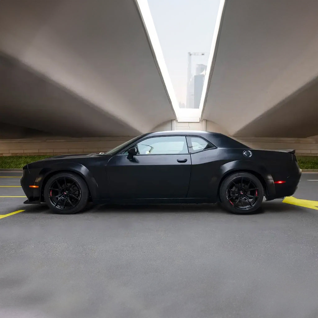 prokat-dodge-challenger-bokovoy-vid-dubai-rental
