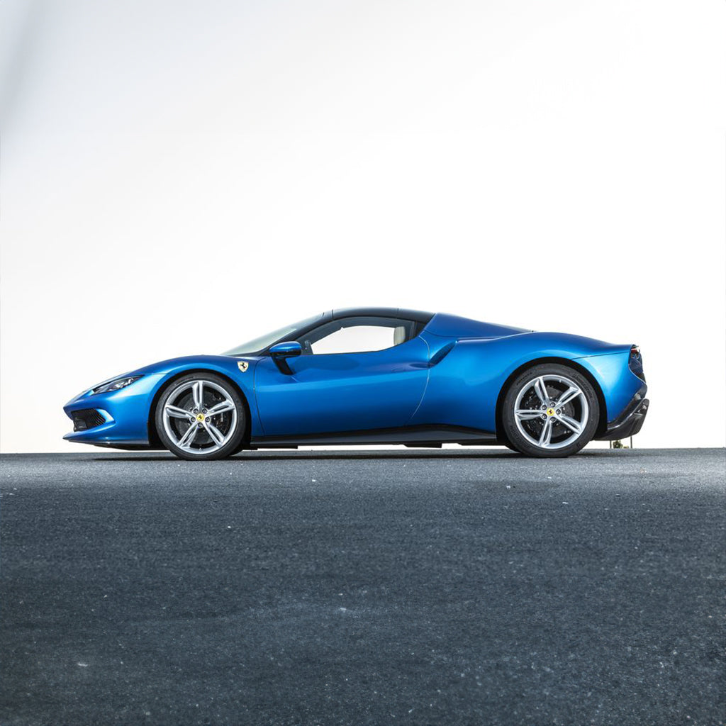 prokat-ferrari-296-gts-bokovoy-vid-dubai-rental