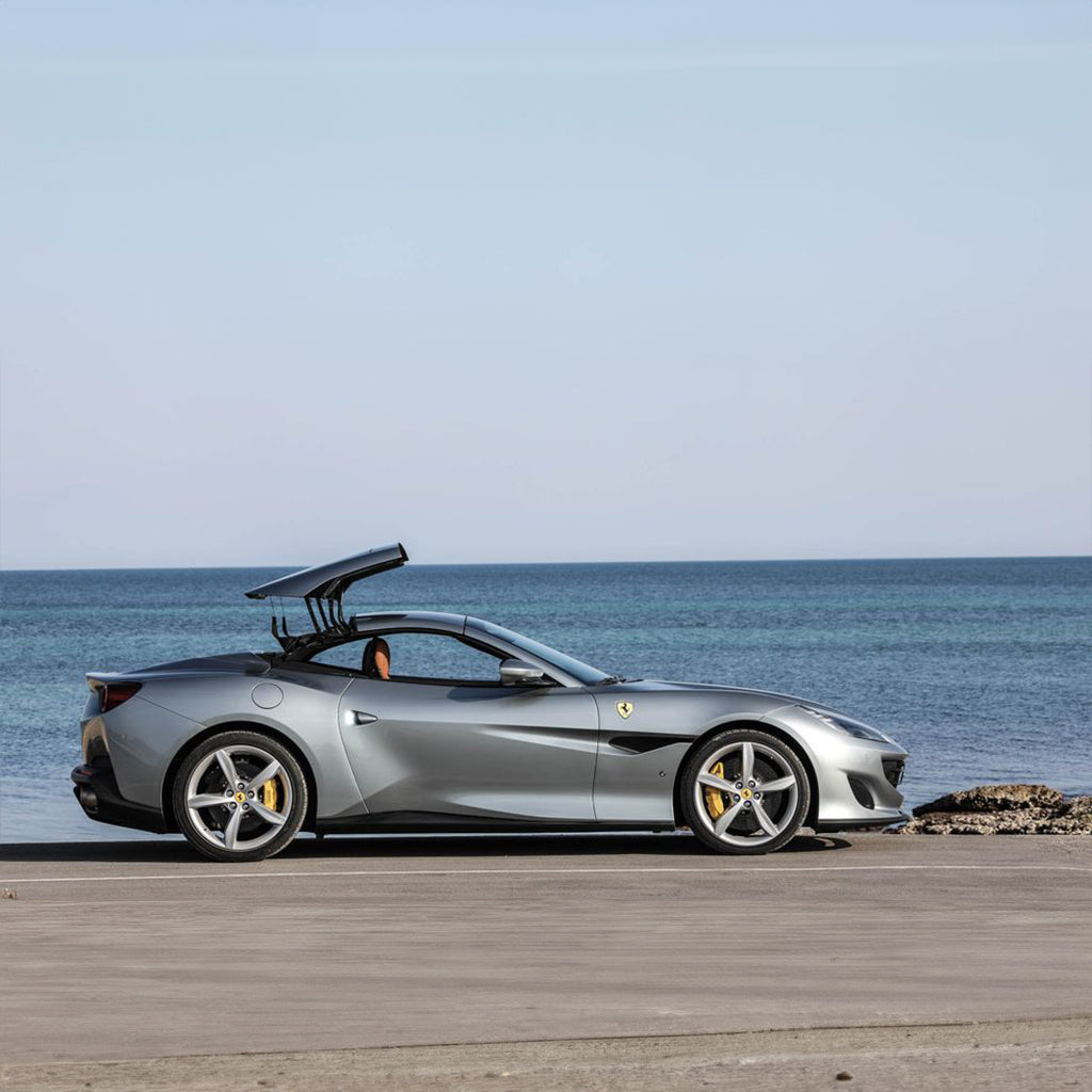 prokat-ferrari-portofino-bokovoy-vid-dubai-rental