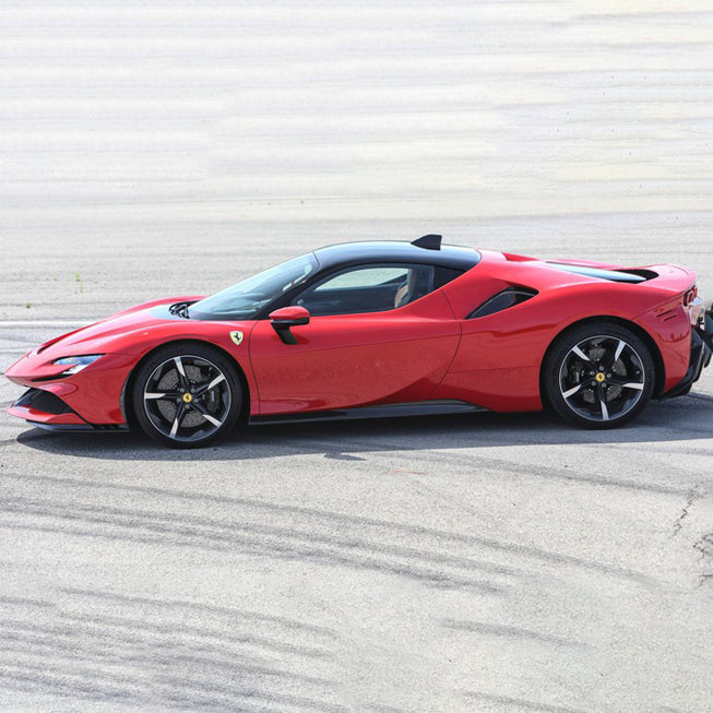 prokat-ferrari-sf90-stradale-bokovoy-vid-dubai-rental