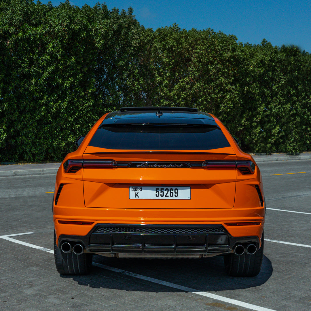 prokat-lamborghini-urus-zadniy-vid-dubai-rental