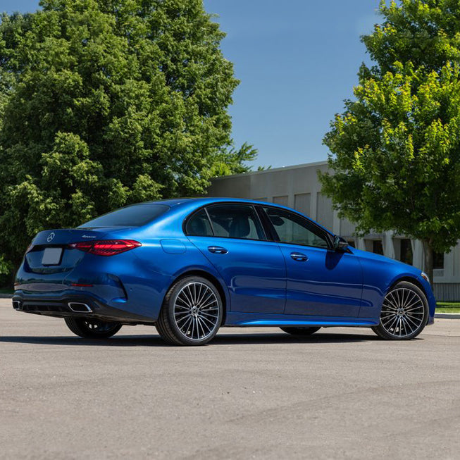 prokat-mercedes-c300-bokovoy-vid-dubai-rental