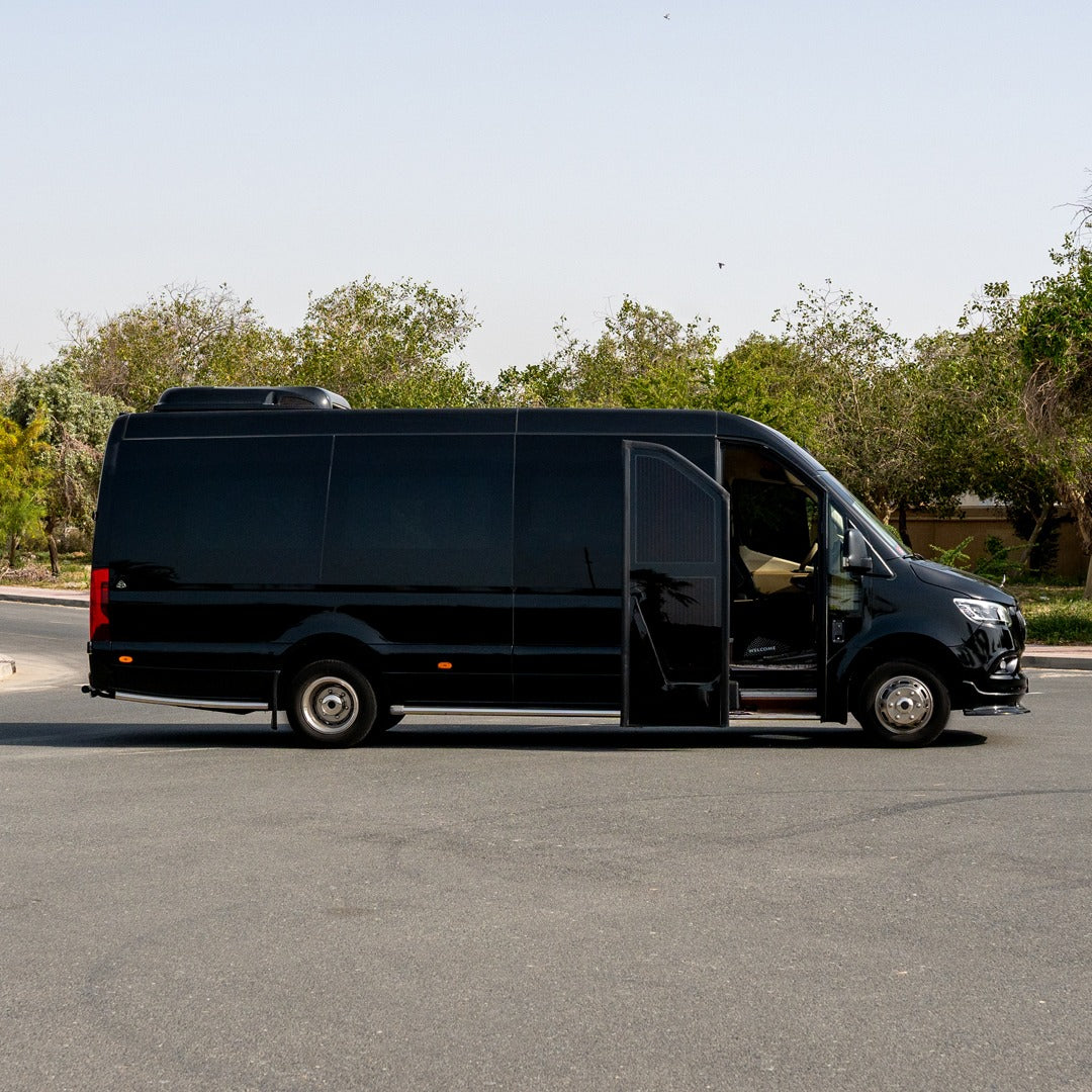 prokat-mercedes-sprinter-maybach-bokovoy-vid-dubai-rental