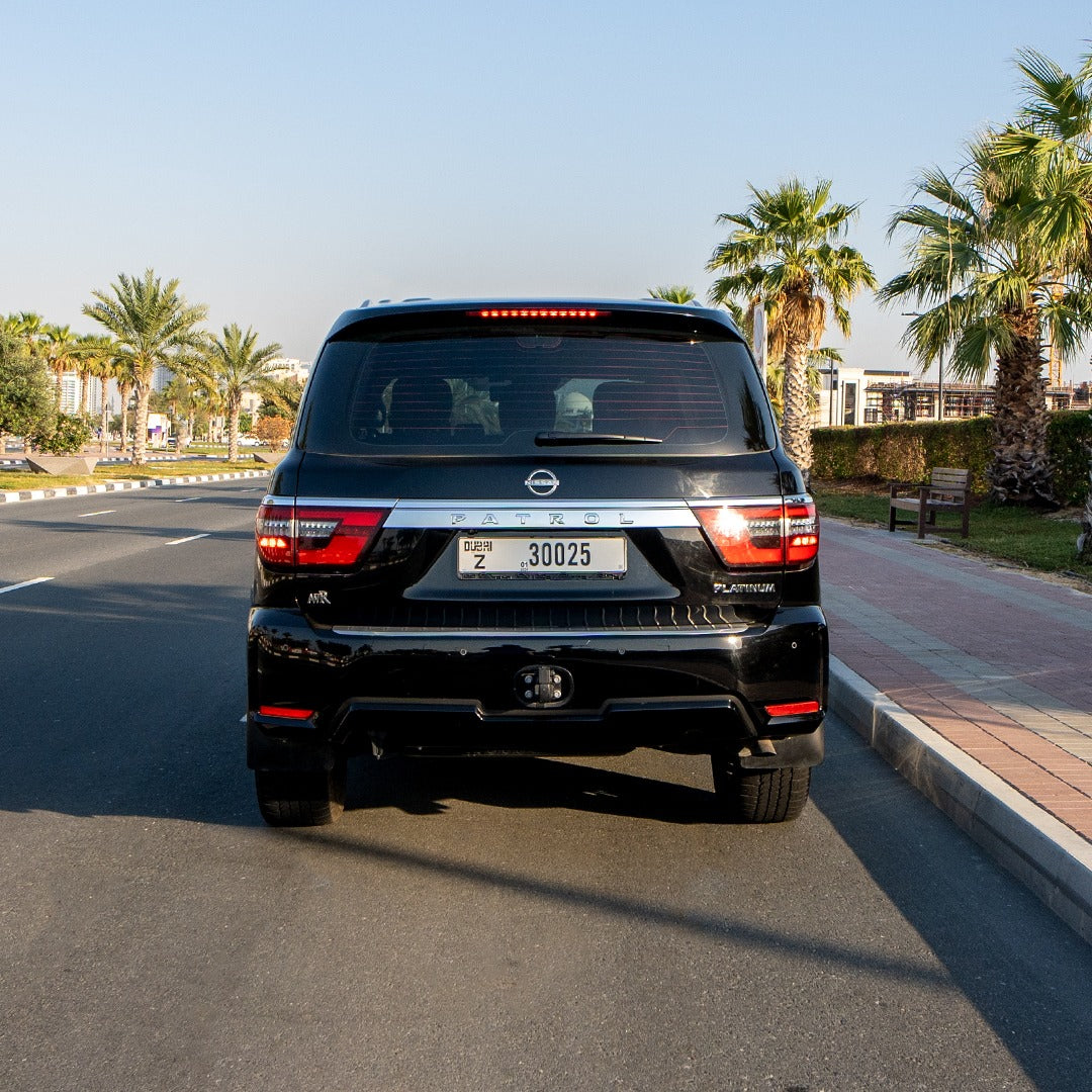 prokat-nissan-patrol-zadniy-vid-dubai-rental