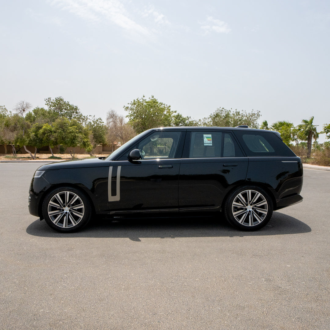 prokat-range-rover-vogue-bokovoy-vid-dubai-rental