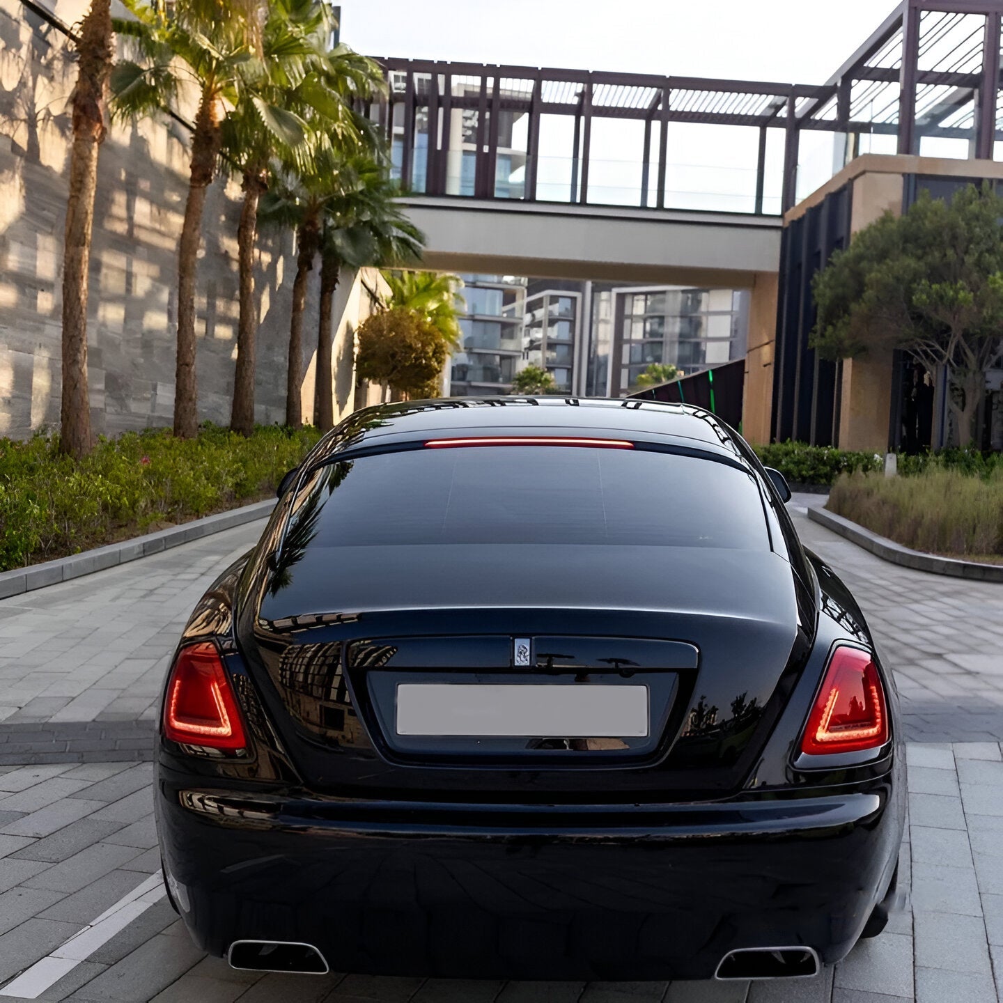prokat-rolls-royce-wraith-zadniy-vid-dubai-rental