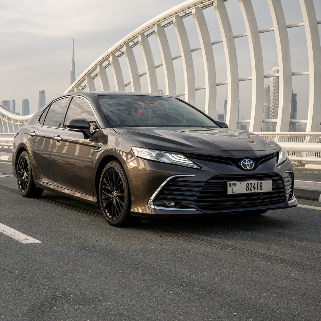 prokat-toyota-camry-bokovoy-vid-dubai-rental