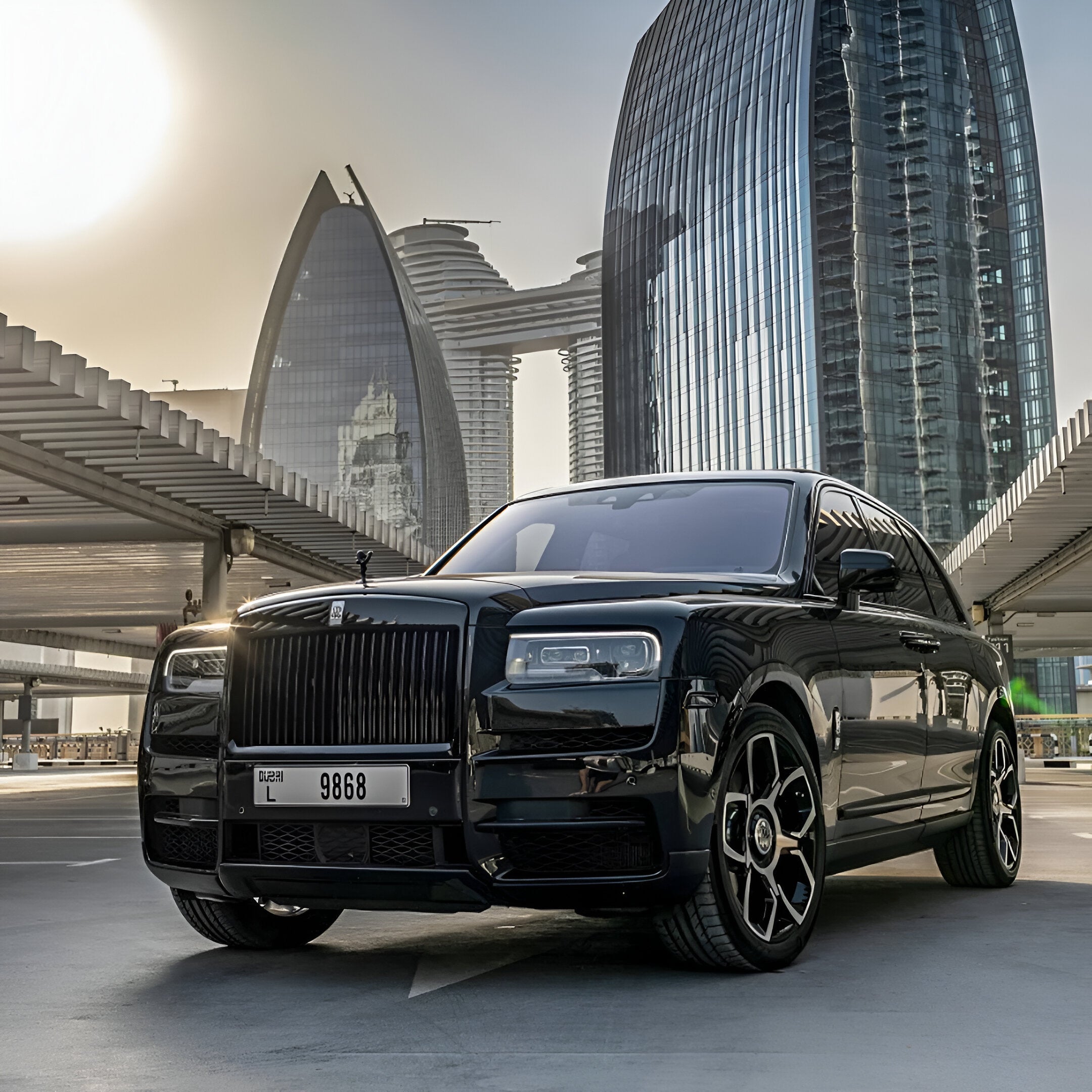 rolls-royce-cullinan-na-ulicah-dubaya-rental