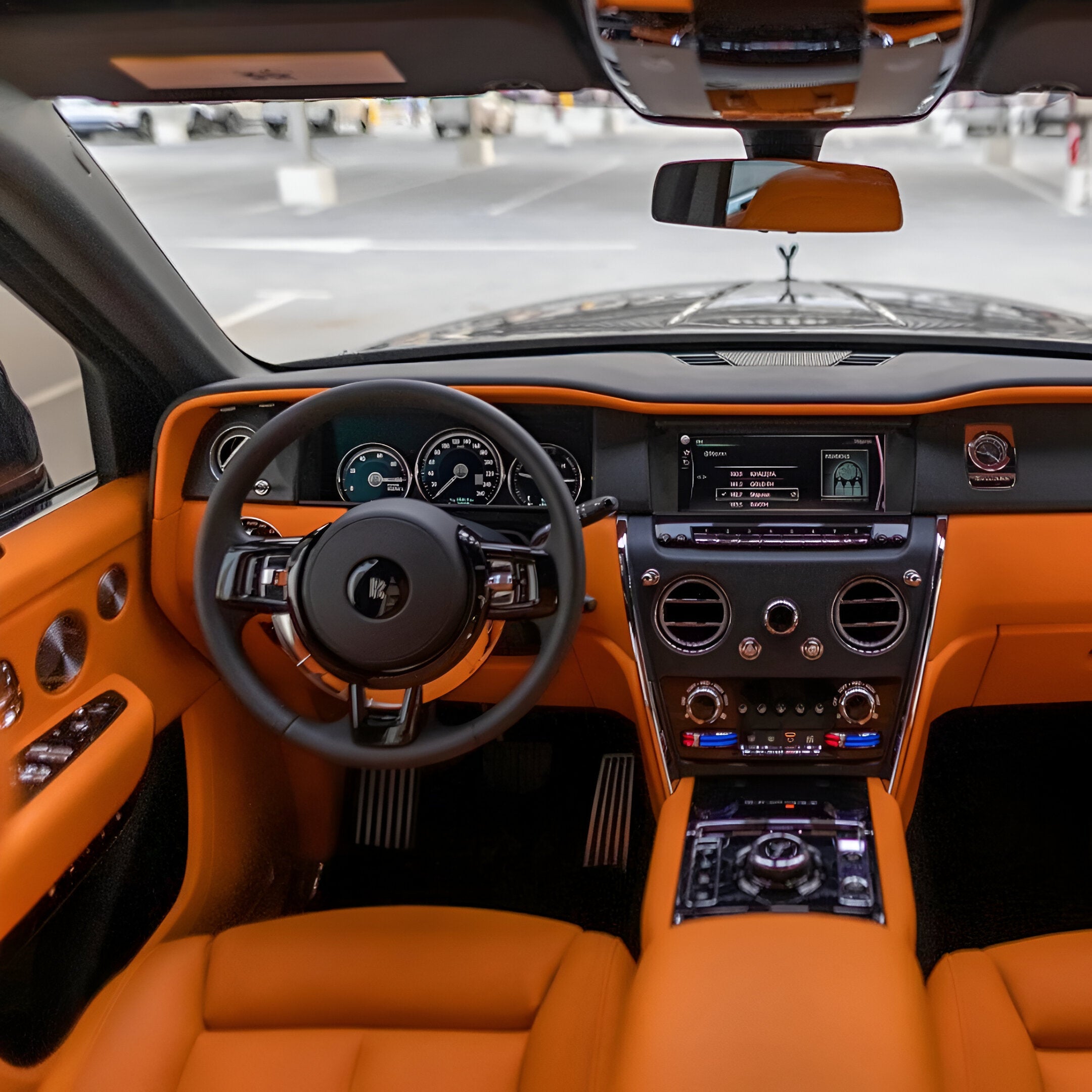 rolls-royce-cullinan-rulevoe-upravlenie-dubai-rental