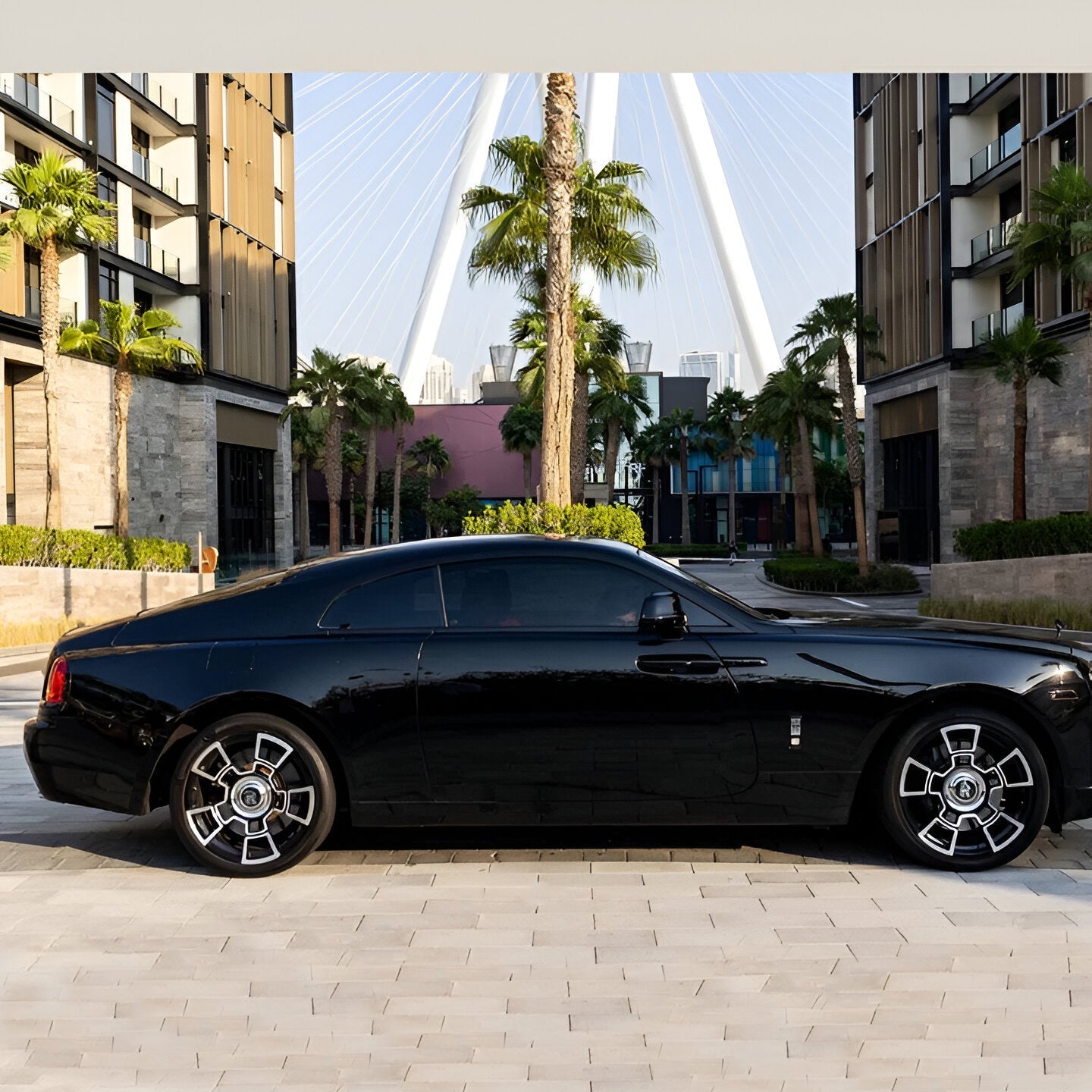 rolls-royce-wraith-bokovoy-vid-dubai-rental