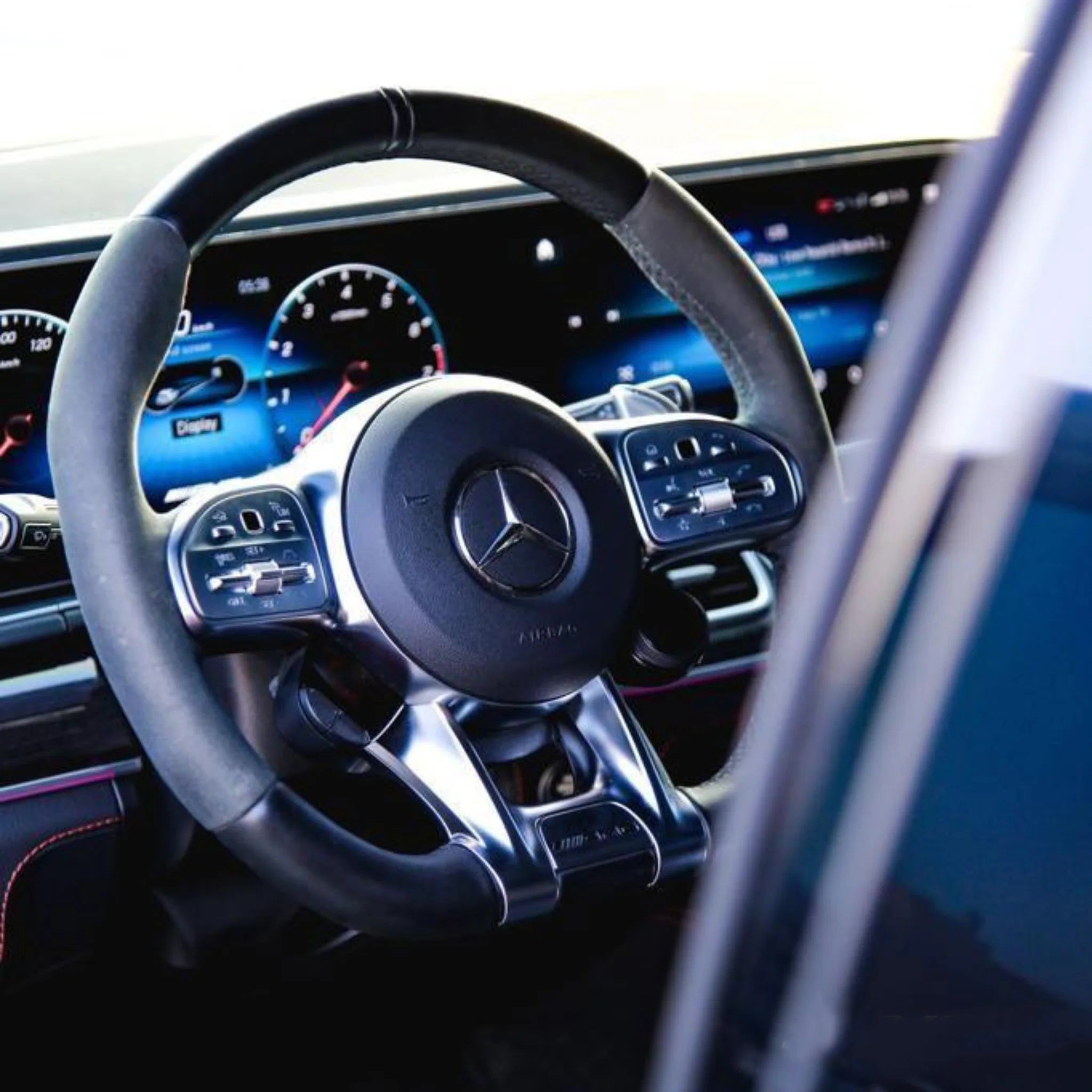 rulevoe-koleso-mercedes-gle63-amg-dubai-rental