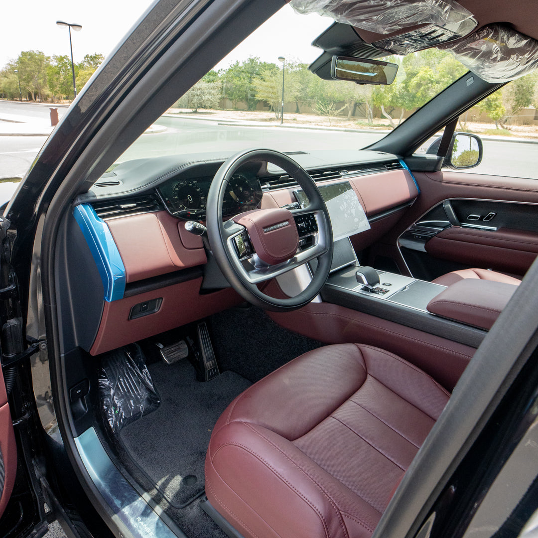 rulevoe-koleso-range-rover-vogue-dubai-rental