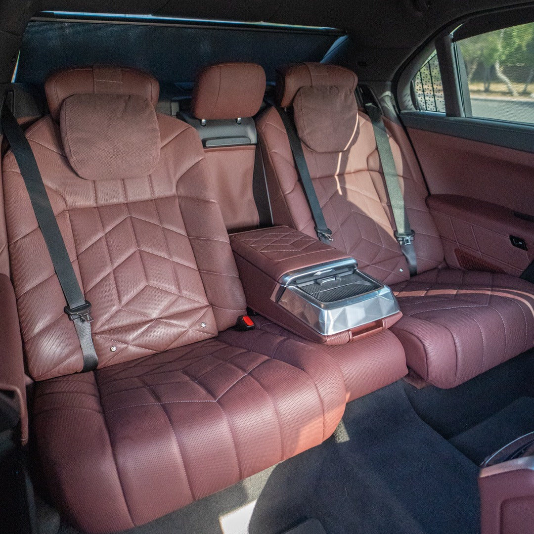 salon-bmw-7-series-kozhanie-sidenya-dubai-rental