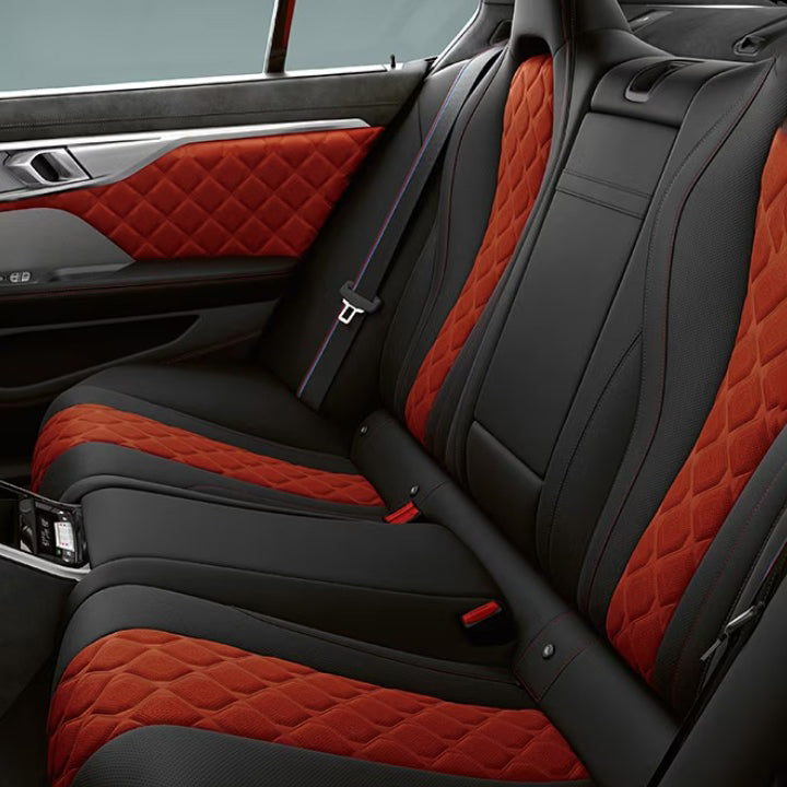 salon-bmw-m8-competition-kozhanie-sidenya-dubai-rental