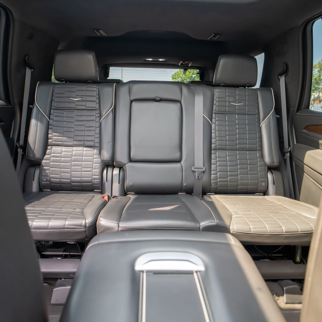 salon-cadillac-escalade-kozhanye-sidenya-dubai-rental